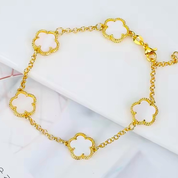 Jewelry - White Clover bracelet